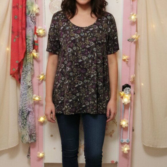 LuLaRoe Tops - LuLaRoe (S) Patterned Classic Short Sleeve